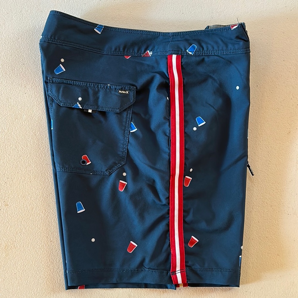 Hurley Beer Pong Board Shorts. (28)